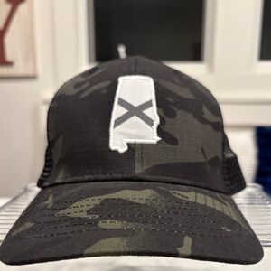 Dark Camo Alabama Hat, SnapBack enclosure, barely worn, OSFM